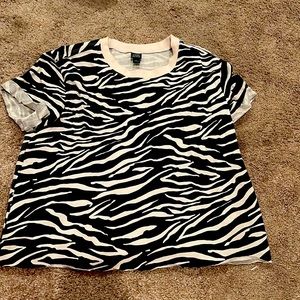 Wild Fable. Women’s boxy Zebra print t shirt.